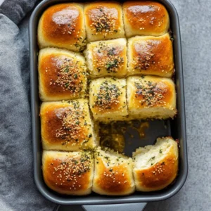 Savory cheesy garlic pull apart bread - a delicious garlic bread recipe